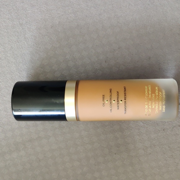 Too Faced - Born this way - Picture 2 of 4